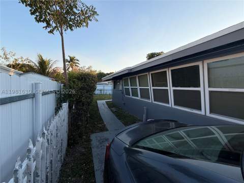 354 NE 173rd St, North Miami Beach FL - photo 6 of 29