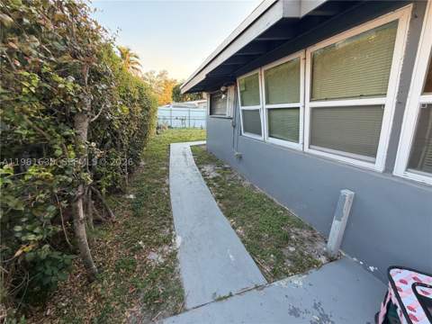 354 NE 173rd St, North Miami Beach FL - photo 7 of 29