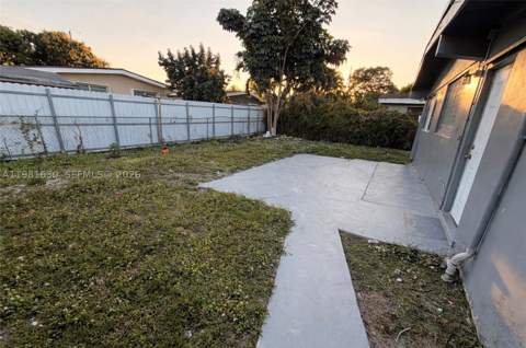 354 NE 173rd St, North Miami Beach FL - photo 8 of 29