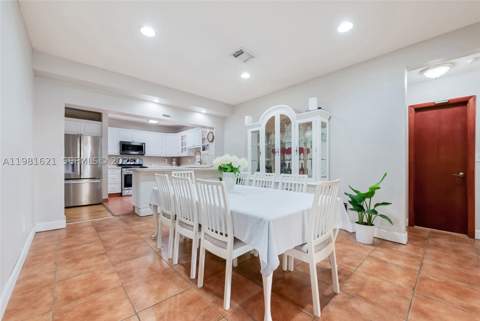6350 NW 39th Ter, Virginia Gardens FL - photo 8 of 18