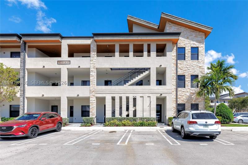 3 bedroom Condominium at 7925 NW 104th Ave 28, Apex At Park Central Cond, Doral — photo 3