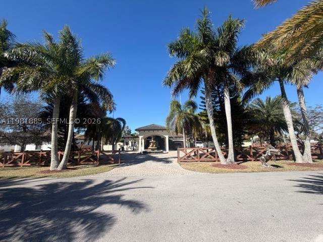 5 bedroom SingleFamilyResidence at 29400 SW 168th Ct, Arbor Estates, Homestead — photo 2