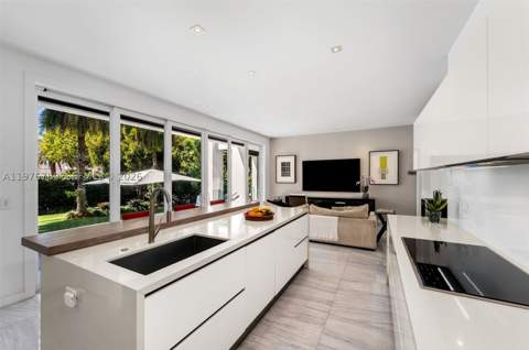 741 Harbor Dr, Key Biscayne FL - photo 7 of 36