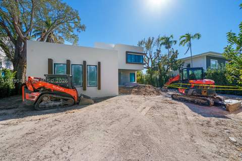 820 NE 111th St, Biscayne Park FL - photo 16 of 35