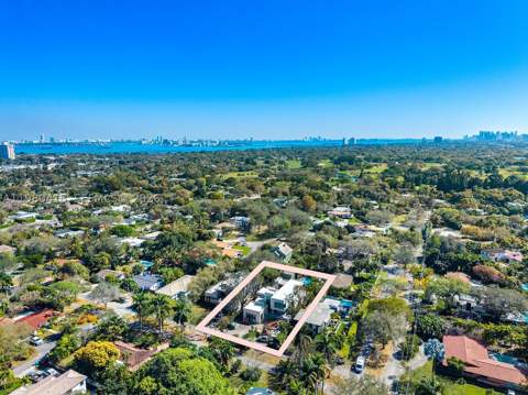 820 NE 111th St, Biscayne Park FL - photo 6 of 35