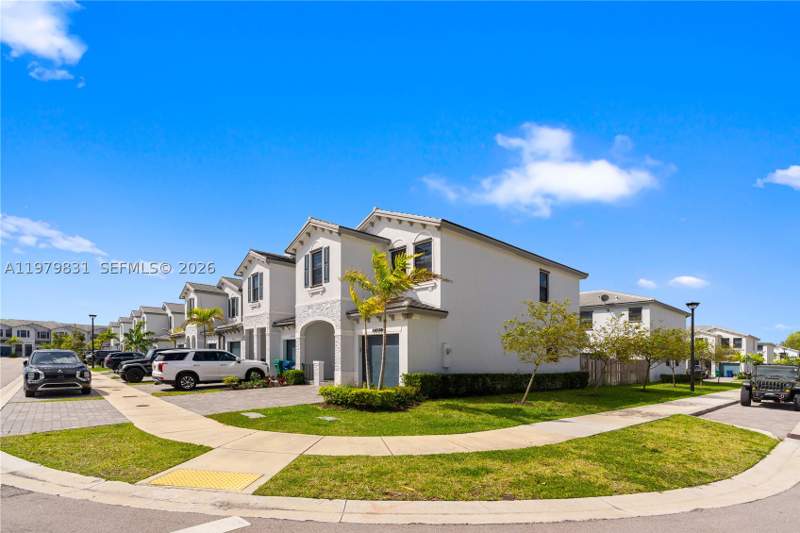 3 bedroom Townhouse at 28500 SW 133rd Path, Pine Isle, Homestead — photo 3
