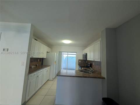 2485 W 76th St 109, Hialeah FL - photo 8 of 22
