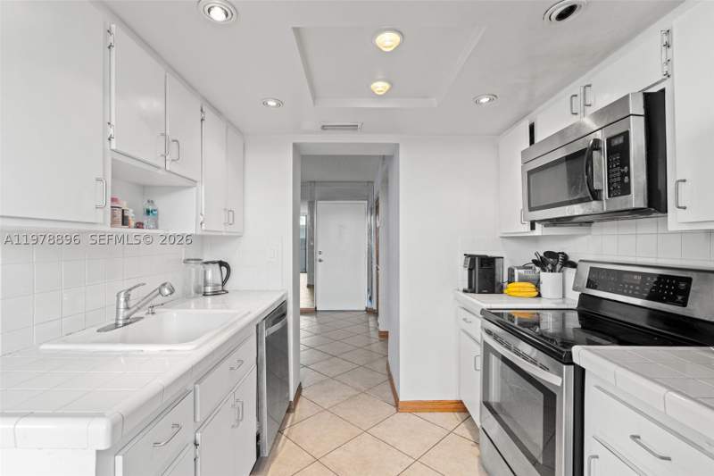 2 bedroom Condominium at 7300 Wayne Ave 217, Parkview Plaza Condo, Miami Beach — photo 2
