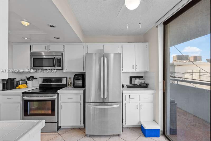 2 bedroom Condominium at 7300 Wayne Ave 217, Parkview Plaza Condo, Miami Beach — photo 3
