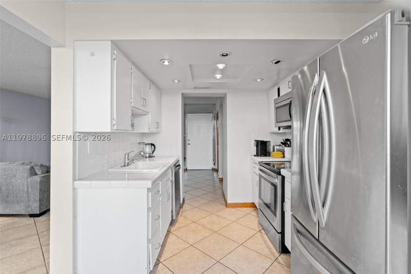 2 bedroom Condominium at 7300 Wayne Ave 217, Parkview Plaza Condo, Miami Beach — photo 4
