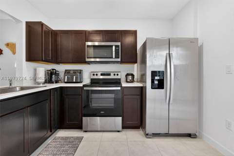 476 NE 4th Ln, Florida City FL - photo 14 of 39