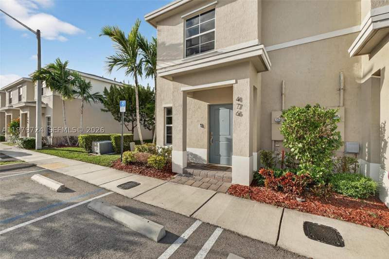 2 bedroom Townhouse at 476 NE 4th Ln, Fvp Subdivision, Florida City — photo 3