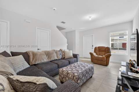 476 NE 4th Ln, Florida City FL - photo 8 of 39