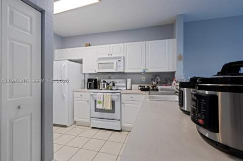 3335 NE 13th Cir Dr 105-27, Homestead FL - photo 6 of 18