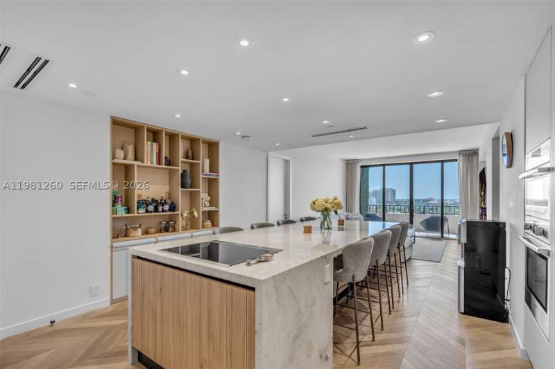 2 bedroom Condominium at 151 Crandon Blvd 1035, The Emeraldbay @ Key Colo, Key Biscayne — photo 2