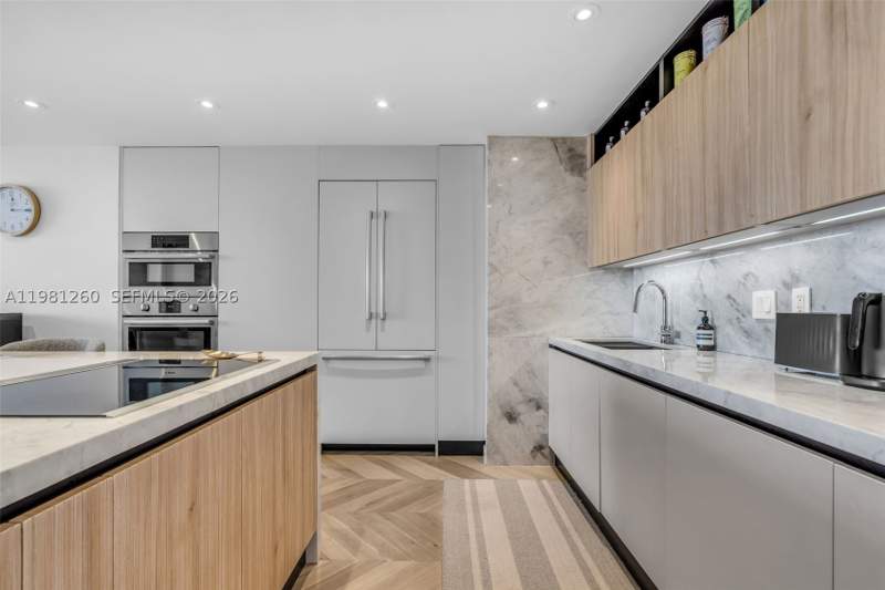 2 bedroom Condominium at 151 Crandon Blvd 1035, The Emeraldbay @ Key Colo, Key Biscayne — photo 4