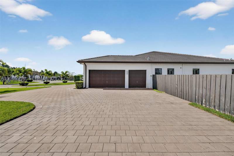 5 bedroom SingleFamilyResidence at 28004 SW 169th Ct, The Redlands Sec 2, Homestead — photo 3