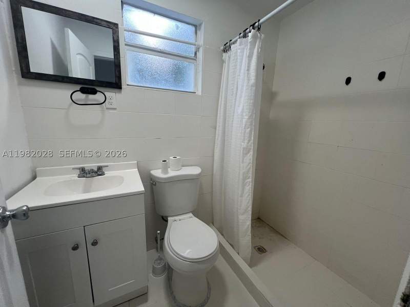 5 bedroom SingleFamilyResidence at 1053 NE 149th St, North Miami, Miami — photo 4