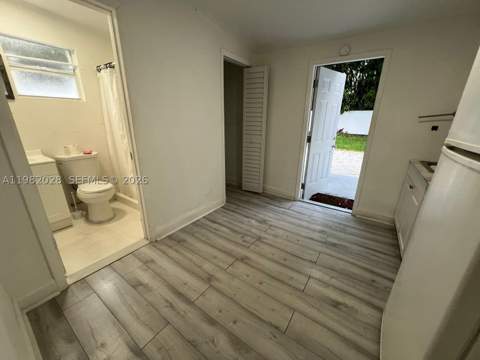 1053 NE 149th St, Miami FL - photo 6 of 13