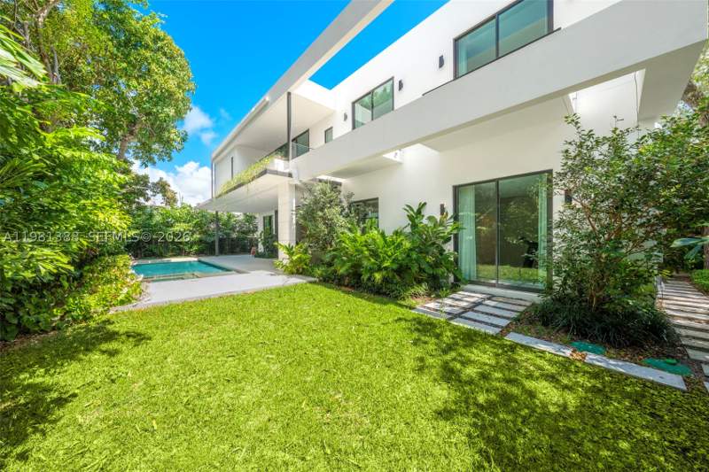 6 bedroom SingleFamilyResidence at 7700 SW 50th Ct, Rancho Villas 1st Addn, Miami — photo 2