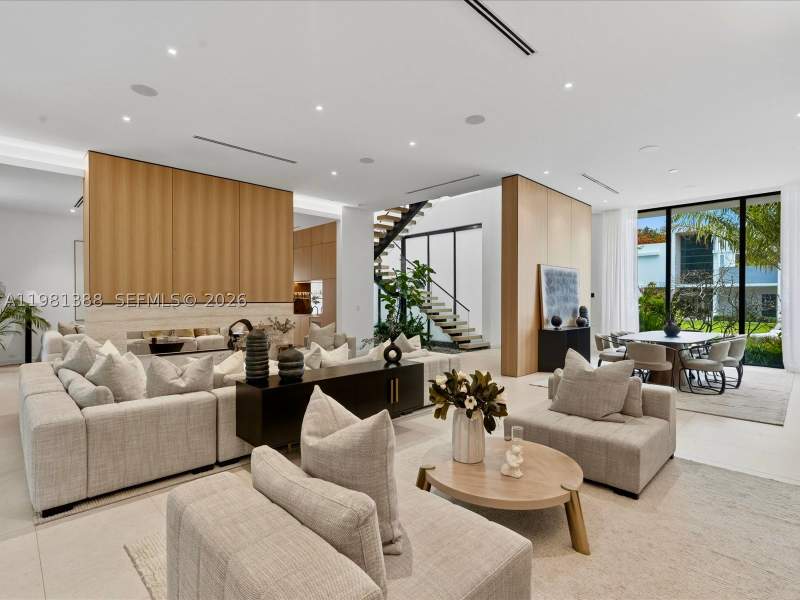 6 bedroom SingleFamilyResidence at 7700 SW 50th Ct, Rancho Villas 1st Addn, Miami — photo 5