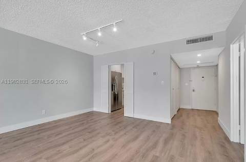5401 Collins Ave 411, Miami Beach FL - photo 7 of 33