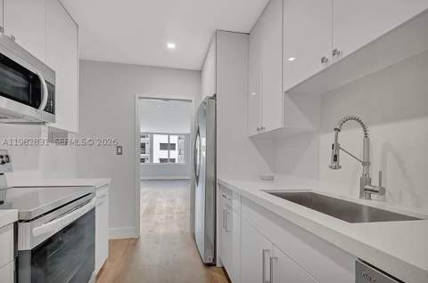 5401 Collins Ave 411, Miami Beach FL - photo 9 of 33