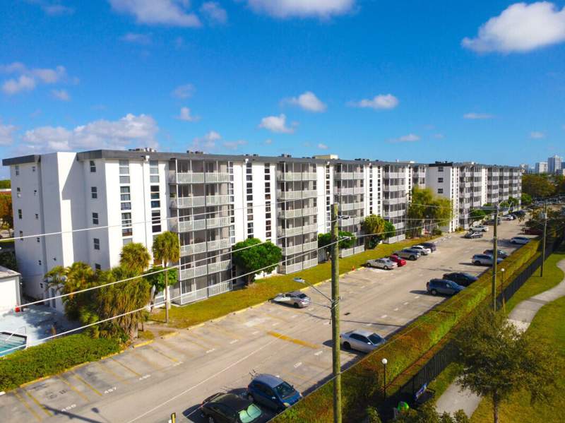 1 bedroom Condominium at 16851 NE 23rd Avenue A408, Woodside Apts Condo, North Miami Beach — photo 2