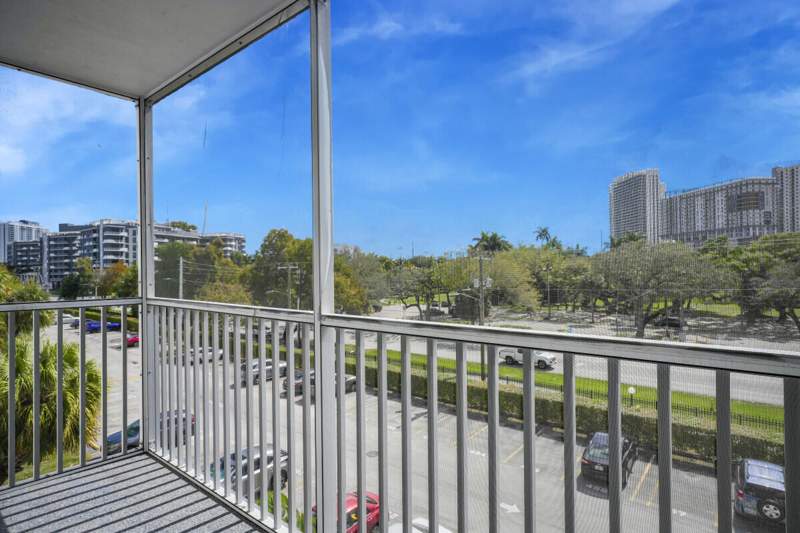 1 bedroom Condominium at 16851 NE 23rd Avenue A408, Woodside Apts Condo, North Miami Beach — photo 3