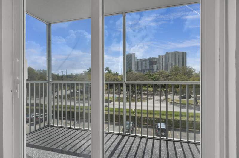 1 bedroom Condominium at 16851 NE 23rd Avenue A408, Woodside Apts Condo, North Miami Beach — photo 4