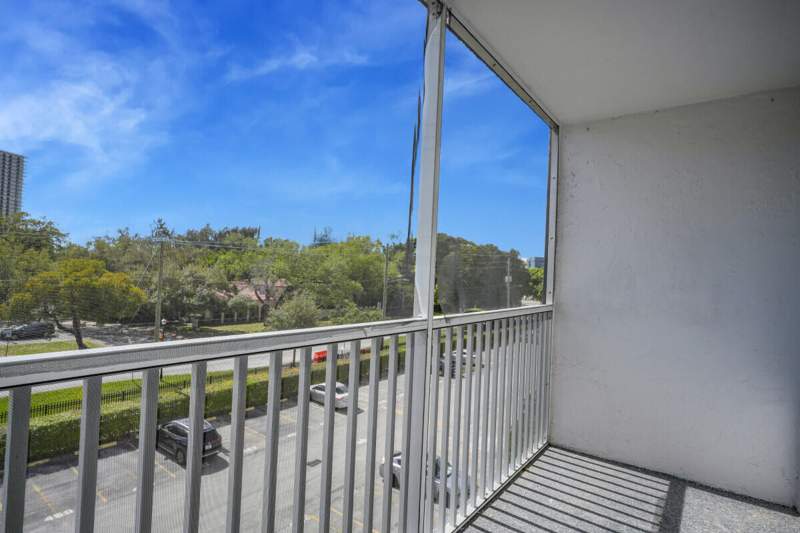 1 bedroom Condominium at 16851 NE 23rd Avenue A408, Woodside Apts Condo, North Miami Beach — photo 5