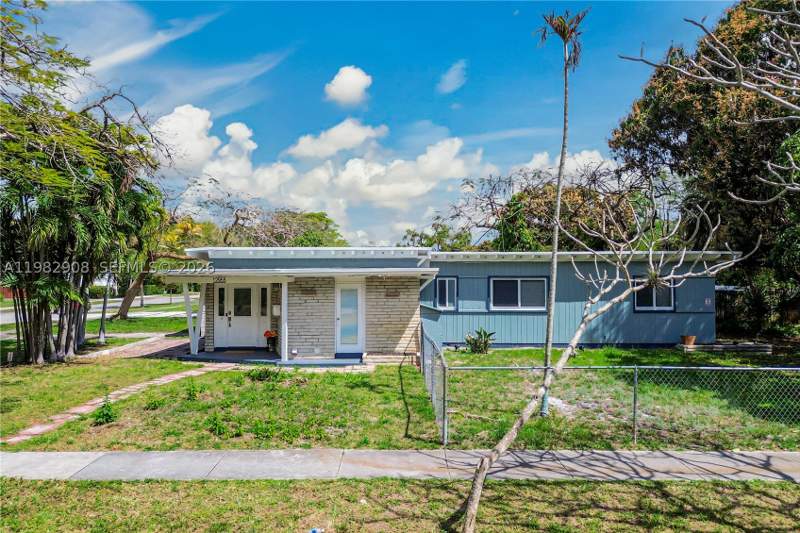 2 bedroom SingleFamilyResidence at 12955 NE 11th Ave, Primrose Park 2nd Pl, North Miami — photo 2