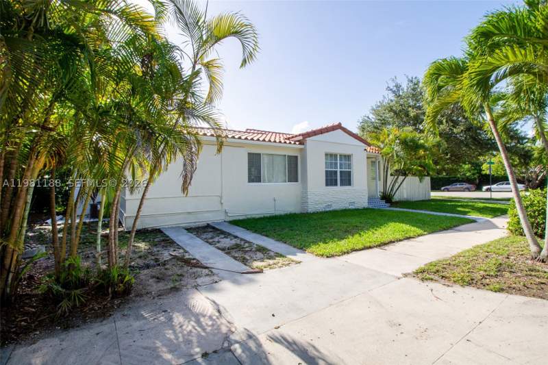4 bedroom SingleFamilyResidence at 2727 Calusa St, Silver Bluff Est-Sec C, Miami — photo 3