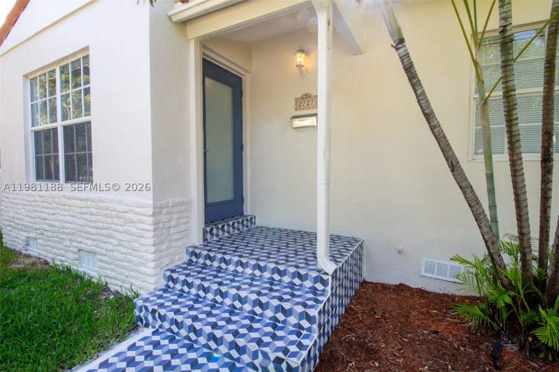 4 bedroom SingleFamilyResidence at 2727 Calusa St, Silver Bluff Est-Sec C, Miami — photo 4