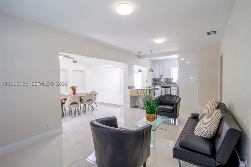 4 bedroom SingleFamilyResidence at 2727 Calusa St, Silver Bluff Est-Sec C, Miami — photo 5