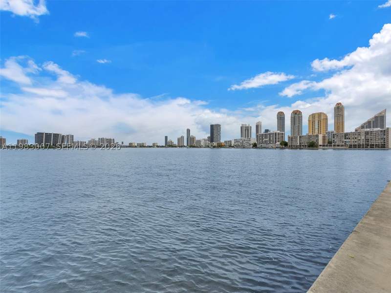 2 bedroom Condominium at 301 174th St 1818, Winston Towers 500 Condo, Sunny Isles Beach — photo 3
