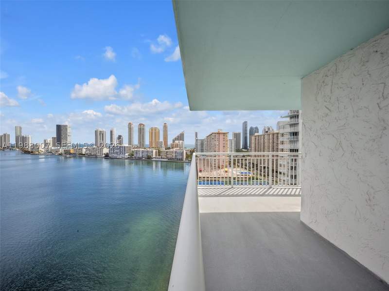 2 bedroom Condominium at 301 174th St 1818, Winston Towers 500 Condo, Sunny Isles Beach — photo 4