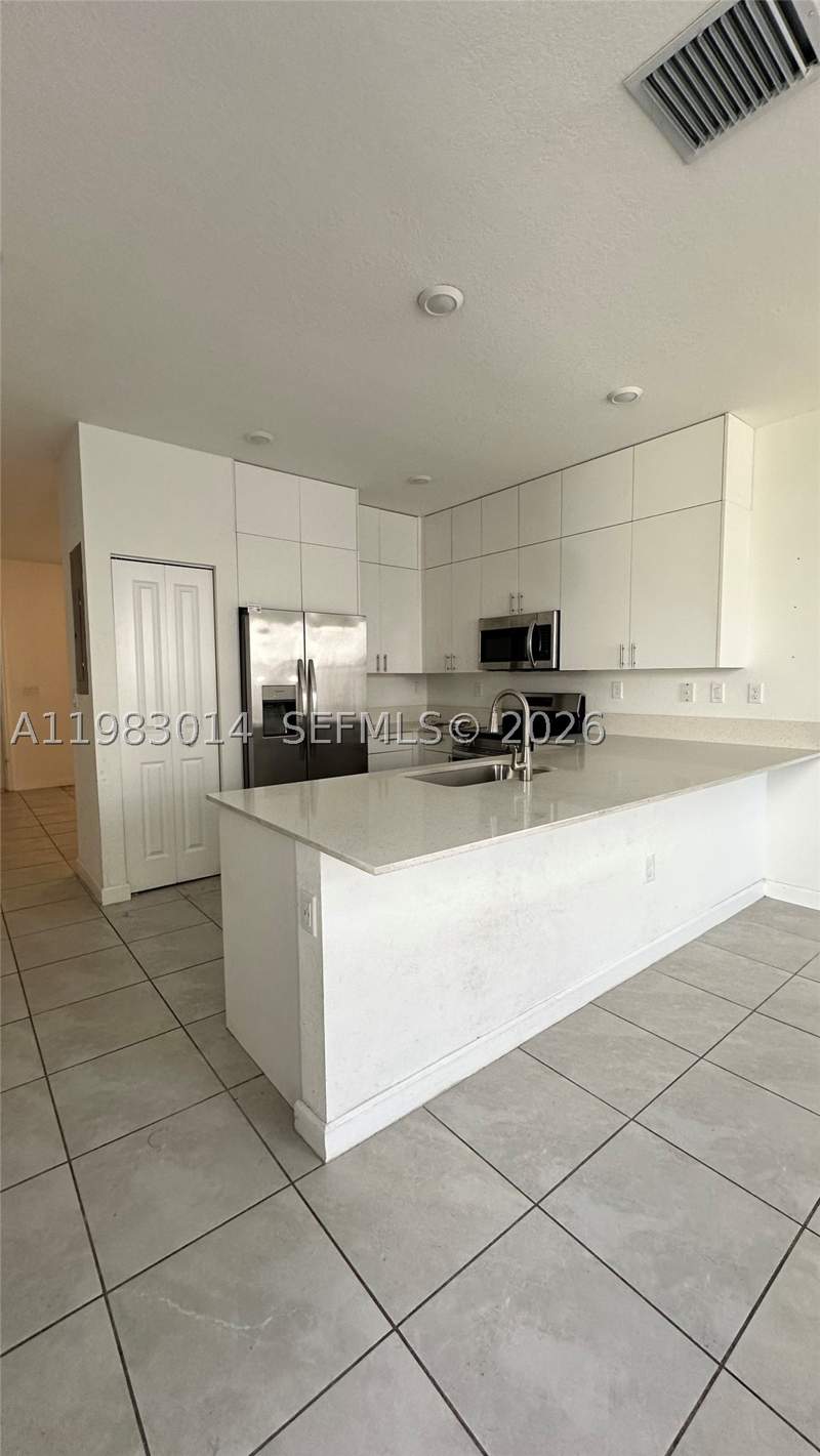 3 bedroom SingleFamilyResidence at 12863 SW 233rd Ter, Kendall Assemblage South, Homestead — photo 3
