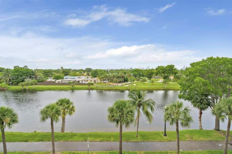 2 bedroom Condominium at 16850 S Glades Drive 2g, Andor Plaza Condo, North Miami Beach — photo 3