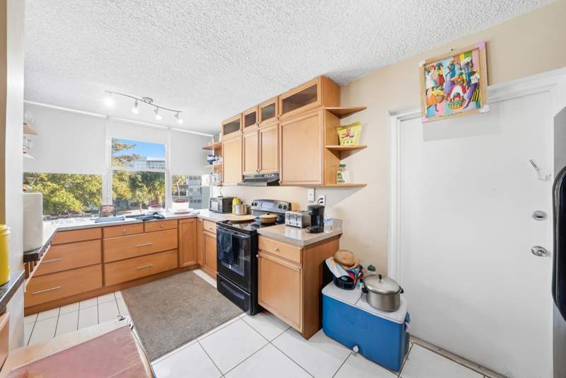2 bedroom Condominium at 16850 S Glades Drive 2g, Andor Plaza Condo, North Miami Beach — photo 4