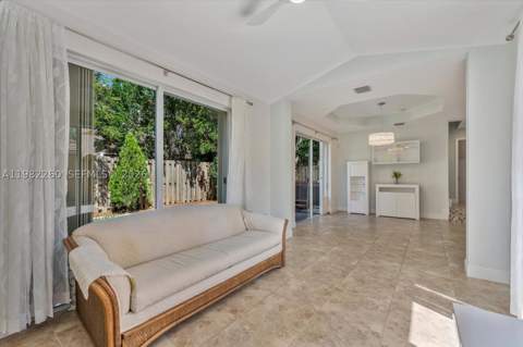 9057 SW 161st Ter, Palmetto Bay FL - photo 11 of 40