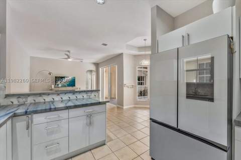 9057 SW 161st Ter, Palmetto Bay FL - photo 6 of 40