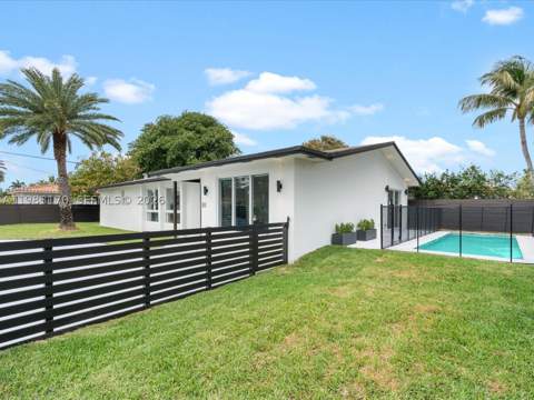 301 88th St, Surfside FL - photo 10 of 47
