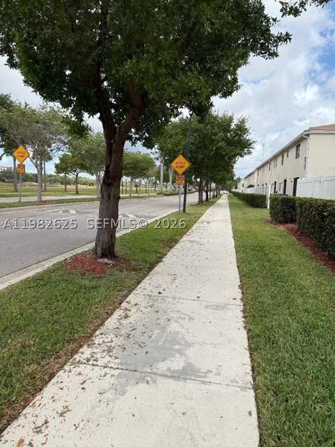 424 NE 194th Ter, Miami FL - photo 21 of 27