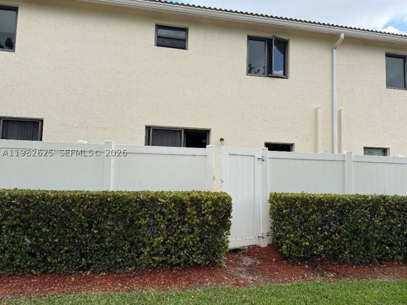 3 bedroom Townhouse at 424 NE 194th Ter, Champion Lakes, Miami — photo 5