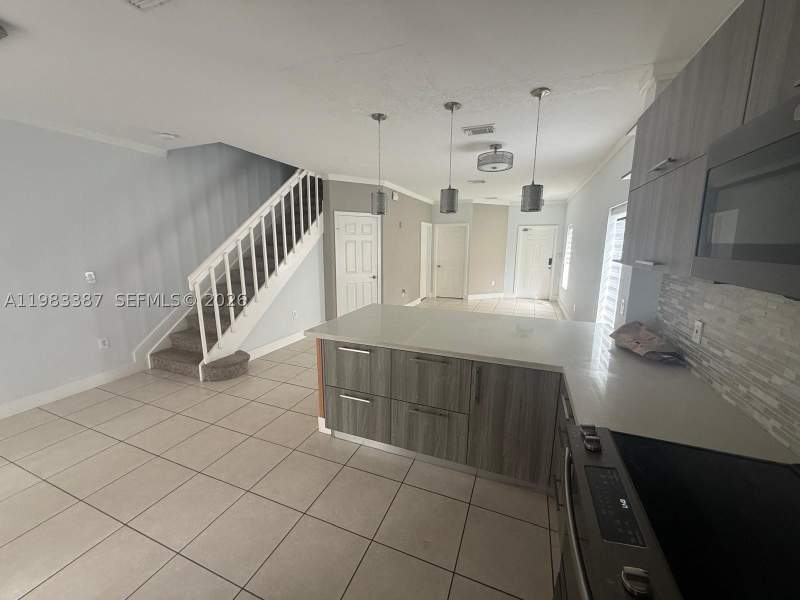 4 bedroom Condominium at 10776 NW 83rd Ter 1-19, Leeward At Islands At Dor, Doral — photo 4