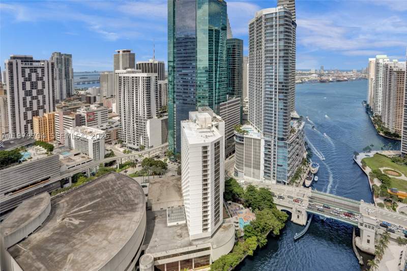 3 bedroom Condominium at 31 SE 5th St 4112, Brickell On The River N T, Miami — photo 2
