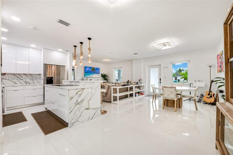 3 bedroom SingleFamilyResidence at 7235 SW 39th St, Central Miami Part 6, Miami — photo 4