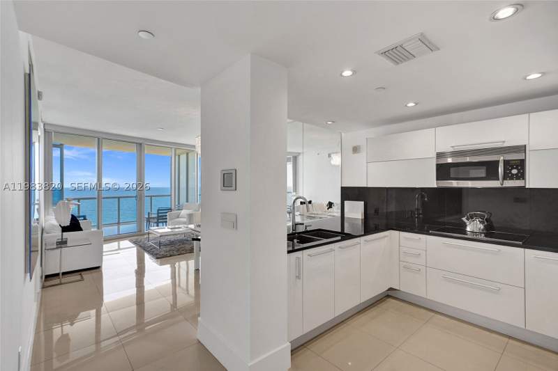 1 bedroom Condominium at 17121 Collins Ave 2003, Jade Ocean Condo, Sunny Isles Beach — photo 3