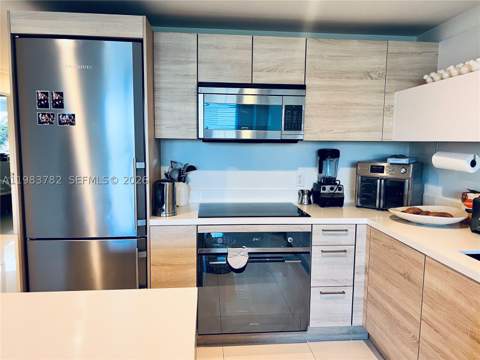 16385 Biscayne Blvd 303, Sunny Isles Beach FL - photo 7 of 48